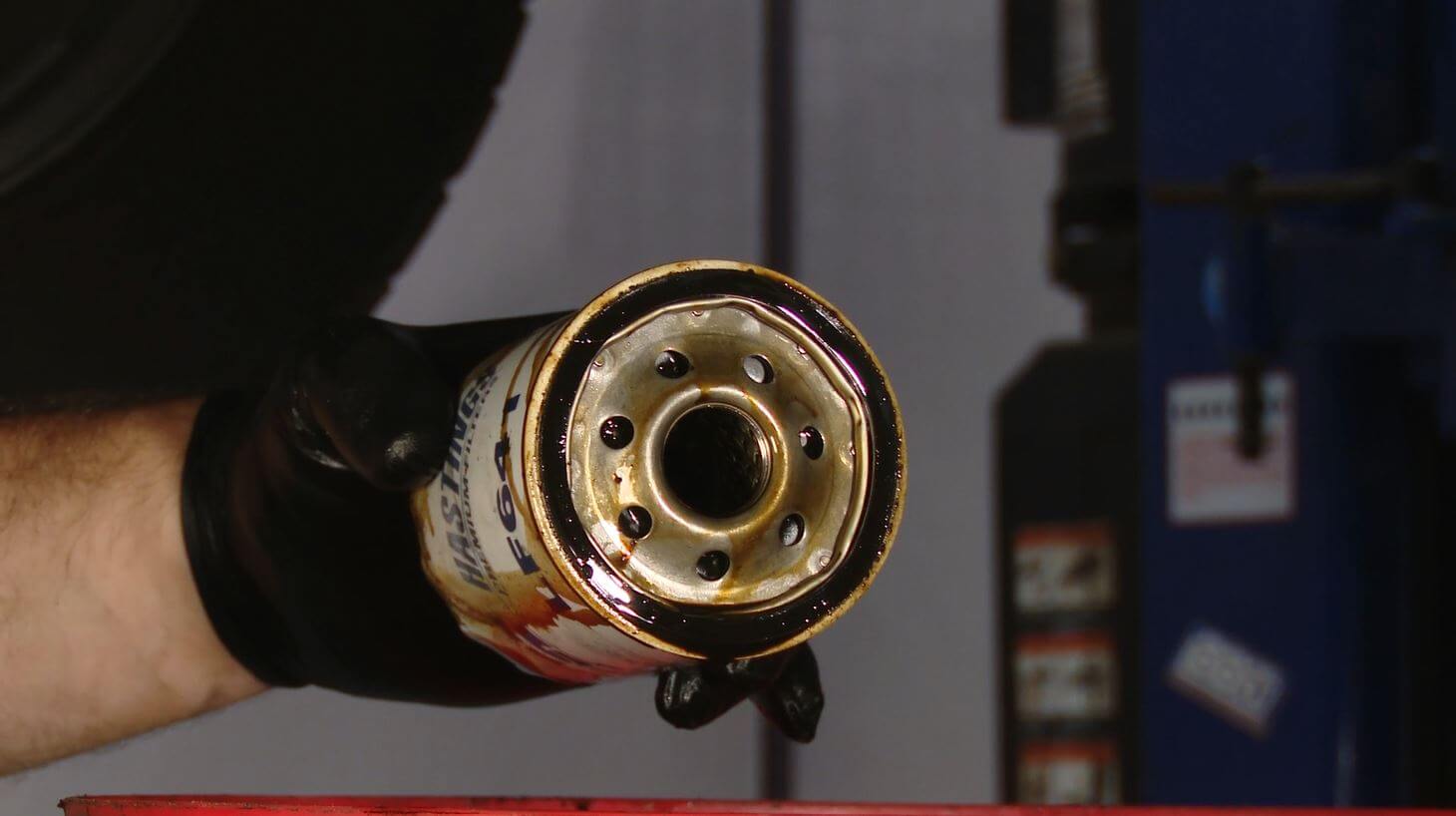 Checking old oil filter for gasket