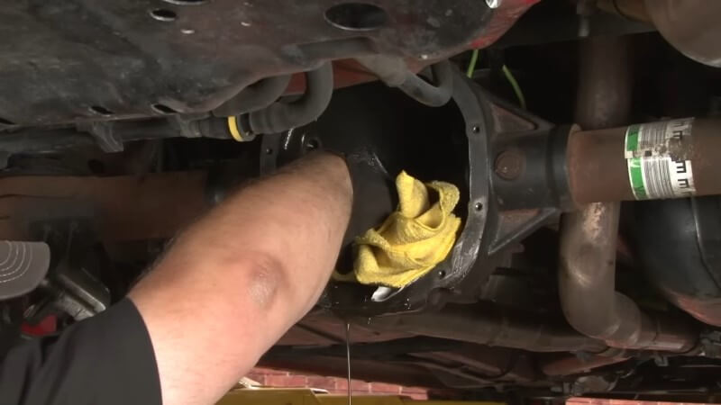 Cleaning a Mustang Differential Housing