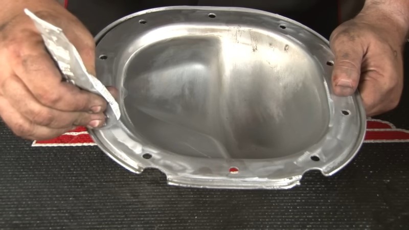 Applying Silicon Seal To a Ford Mustang Differential Cover