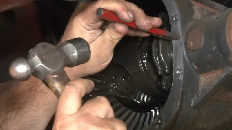 Marking the Bearing Cap on a Ford Mustang